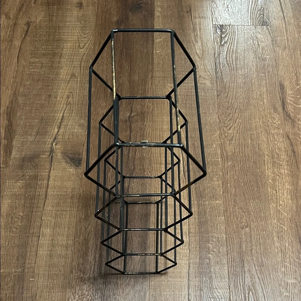 Geometric Black Metal wine bottle holder